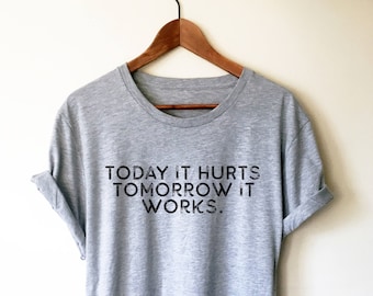 Camiseta unissex "Hoje dói, amanhã funciona" - Fisioterapia, Fisioterapeuta, Massoterapeuta, Presente para Quiroprático, Presente para Quiroprático