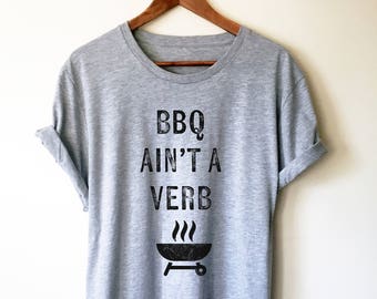 Maglietta unisex BBQ Ain't A Verb - Maglietta per barbecue, Maglietta per grigliate, Mastro grigliatore, Grigliata estiva, Maglietta per grigliate, Maglietta da chef, Divertente regalo per la festa del papà