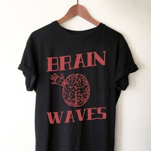 Brain Waves Unisex Shirt - Science shirt, Science gift, Funny science shirt, Surgeon shirt, Science teacher gift, Surgeon gift, Geek shirt