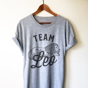 Chemise unisexe Léo de l'équipe - Chemise astrologie, cadeaux astrologie, constellation, cadeaux astronomie, horoscope, signe du zodiaque, chemise zodiaque, zodiaque Lion