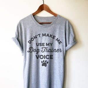 Non farmi usare la mia voce da addestratore di cani, maglietta unisex - maglietta per addestramento cani, regalo per addestratore di cani, maglietta per cani, maglietta per papà di cani, maglietta per amanti dei cani