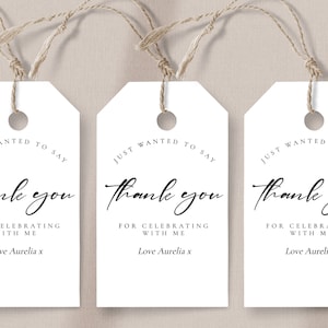 Puede incluir: Tres etiquetas de regalo blancas con texto negro que dice "Just wanted to say thank you for celebrating with me Love Aurelia x".