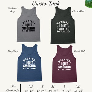 K&ouml;nnte beinhalten: Ein Unisex-Tanktop in f&uuml;nf verschiedenen Farben: Heather Grey, Classic Black, Deep Navy, Classic Red und Wei&szlig;. Das Tanktop hat einen schwarzen Aufdruck mit dem Text "WARNING! I QUIT SMOKING MAY BE CRANKY". Das Tanktop ist in den Gr&ouml;&szlig;en XS, S, M, L und XL erh&auml;ltlich. Die Gr&ouml;&szlig;entabelle zeigt die Brustma&szlig;e f&uuml;r jede Gr&ouml;&szlig;e in Zoll.
