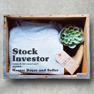 Shirt/tanktop/hoodie voor aandelenbelegger - shirt voor aandelenhandelaar, shirt voor aandelenbelegger, shirt voor bankier, shirt voor bankier, shirt voor bankier, cadeau voor bankier, shirt voor investeerder afbeelding 2