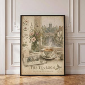 Peut inclure: Une affiche encadrée intitulée THE TEA ROOM représentant une tasse de thé fumante sur une soucoupe, un vase en verre avec des fleurs sauvages et un journal intitulé Country Chronicle. La scène montre une vue pluvieuse sur un village.