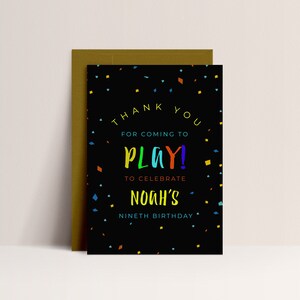 遊び場の誕生日サンキューカード - 遊びの誕生日デコレーション、男の子の誕生日パーティー、公園テーマの誕生日、ネオン、屋外、編集可能、すぐにダウンロード