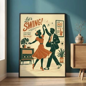 Op de afbeelding: Een ingelijste poster met een dansend koppel, de tekst Let's SWING! GOOD MUSIC GOOD TIMES That's the Life! en een bord met LIVE JAZZ TONIGHT SWING DANCE. De illustratie bevat een vintage radio en potplanten in crème, oranje en donkergroene tinten.