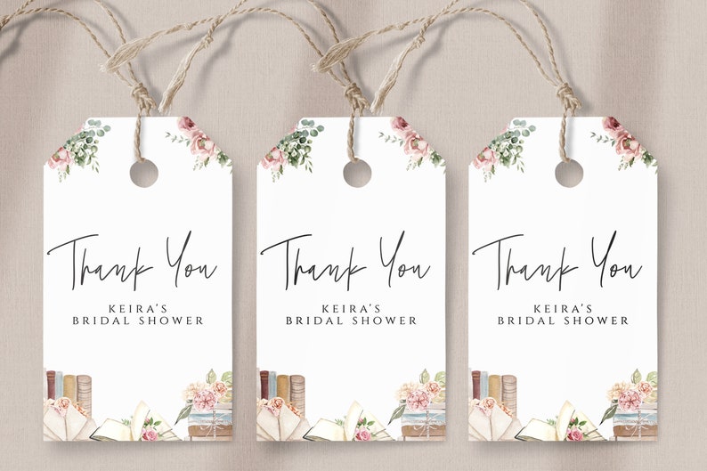 Op de afbeelding: Drie witte cadeau-etiketten met een bloemenontwerp en de tekst "Bedankt Keira's Bridal Shower".