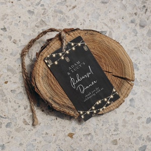 Etiqueta de favor de cena de ensayo rústico -Decoración de cena de ensayo rústico, cena de ensayo campestre, tema del patio trasero, descarga instantánea editable de luces