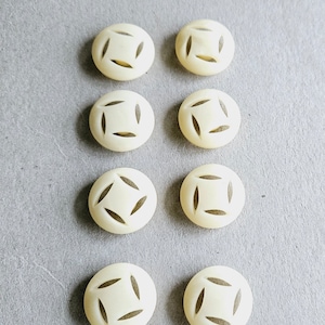 Retro / Vintage small 8 offwhite plastic buttons
