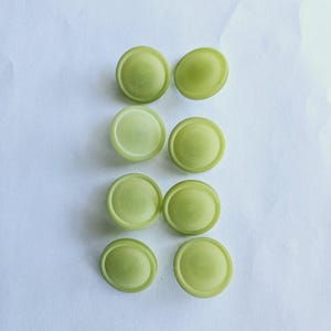 Retro / Vintage 8 frosty green plastic buttons in mint condition