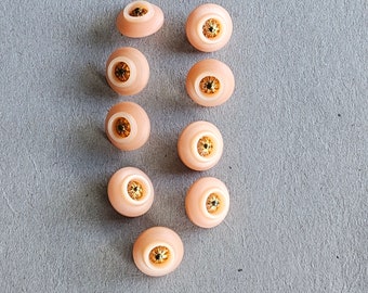 レトロ / ヴィンテージ ピーチオレンジ、キャンディカラー 6 個のハードプラスチックボタン、新品同様