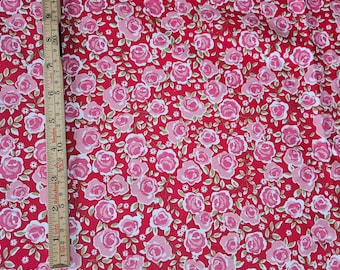 Beautiful  piece pink roses / floral  cotton fabric  in mint condition