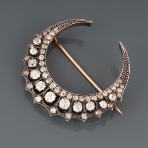 Broche de media luna antigua engastada con 3,50 quilates de diamantes