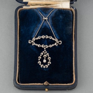 French Belle Epoque Pendant Necklace In Platinum And Diamonds