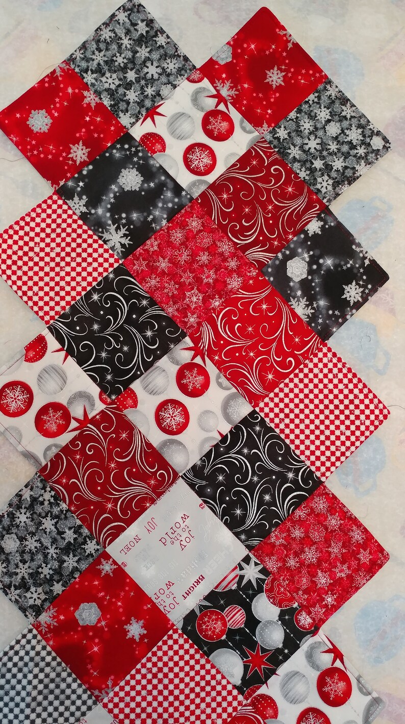Christmas Zig Zag Table Runner