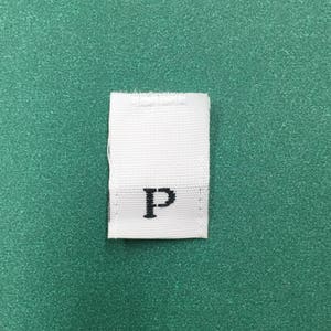 1,000 pcs of high quality white woven size tab &quot;P&quot;