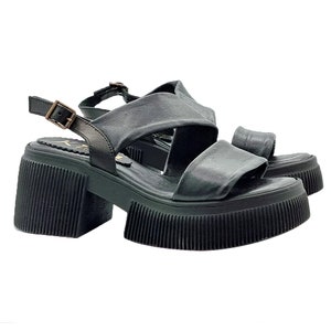 Comfortable black sandals with strap and 7 cm heel - KS101 NERO
