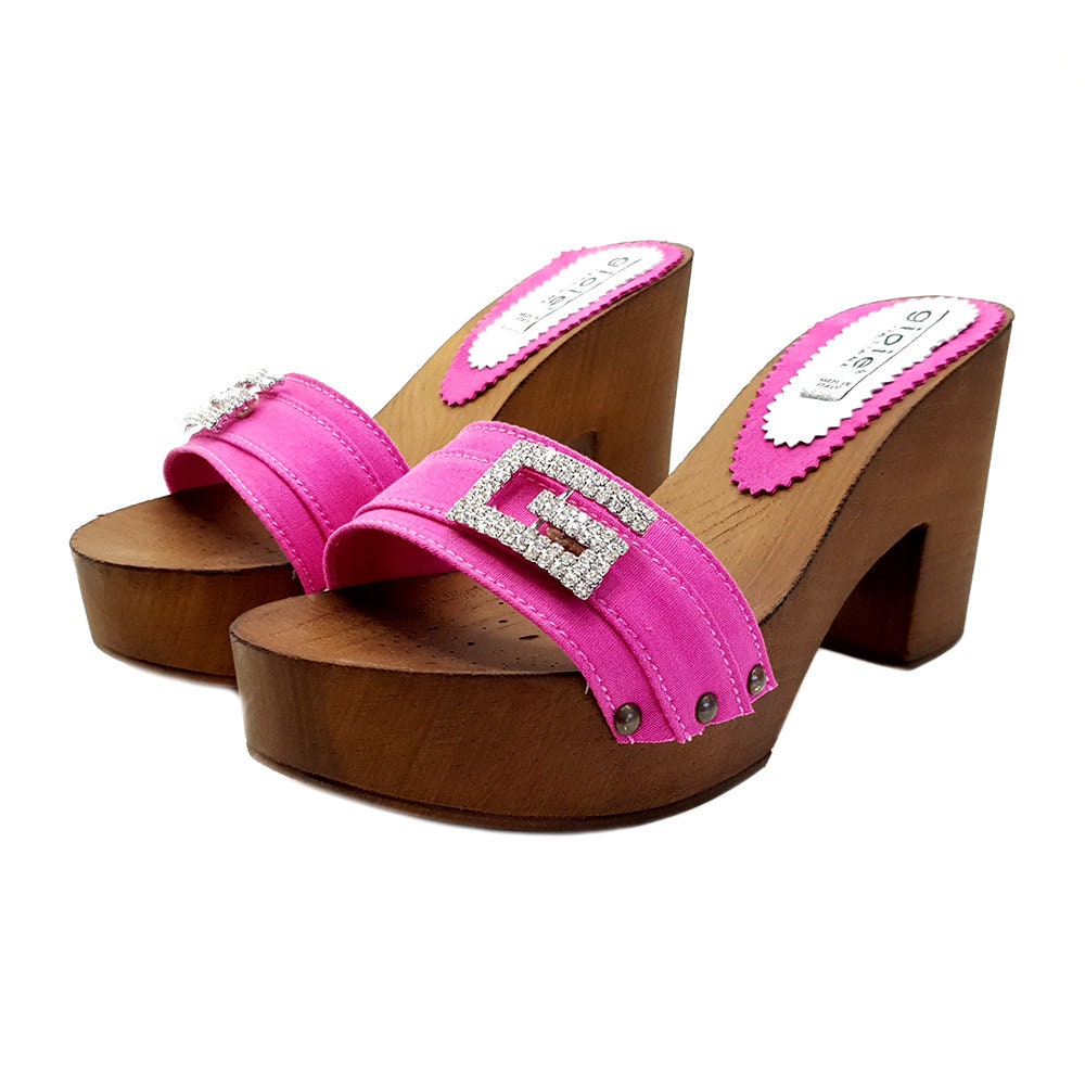 サンダル・ミュール Pink Lupita Crystal Mules MANOLO BLAHNIK Laalita Crystal Satin Mules - Runway Catalog