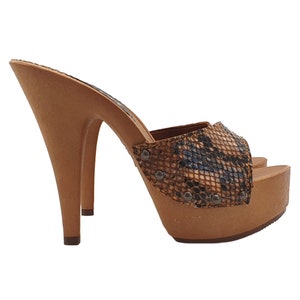 Leather clogs decorated with hazelnut color - K93001 PIT NOCCIOLA