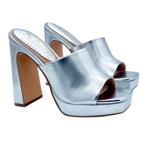 Women&#39;s silver mules with square heel in synthetic leather - KC20 ARGENTO