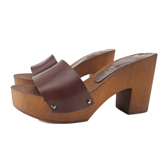 kiara clogs