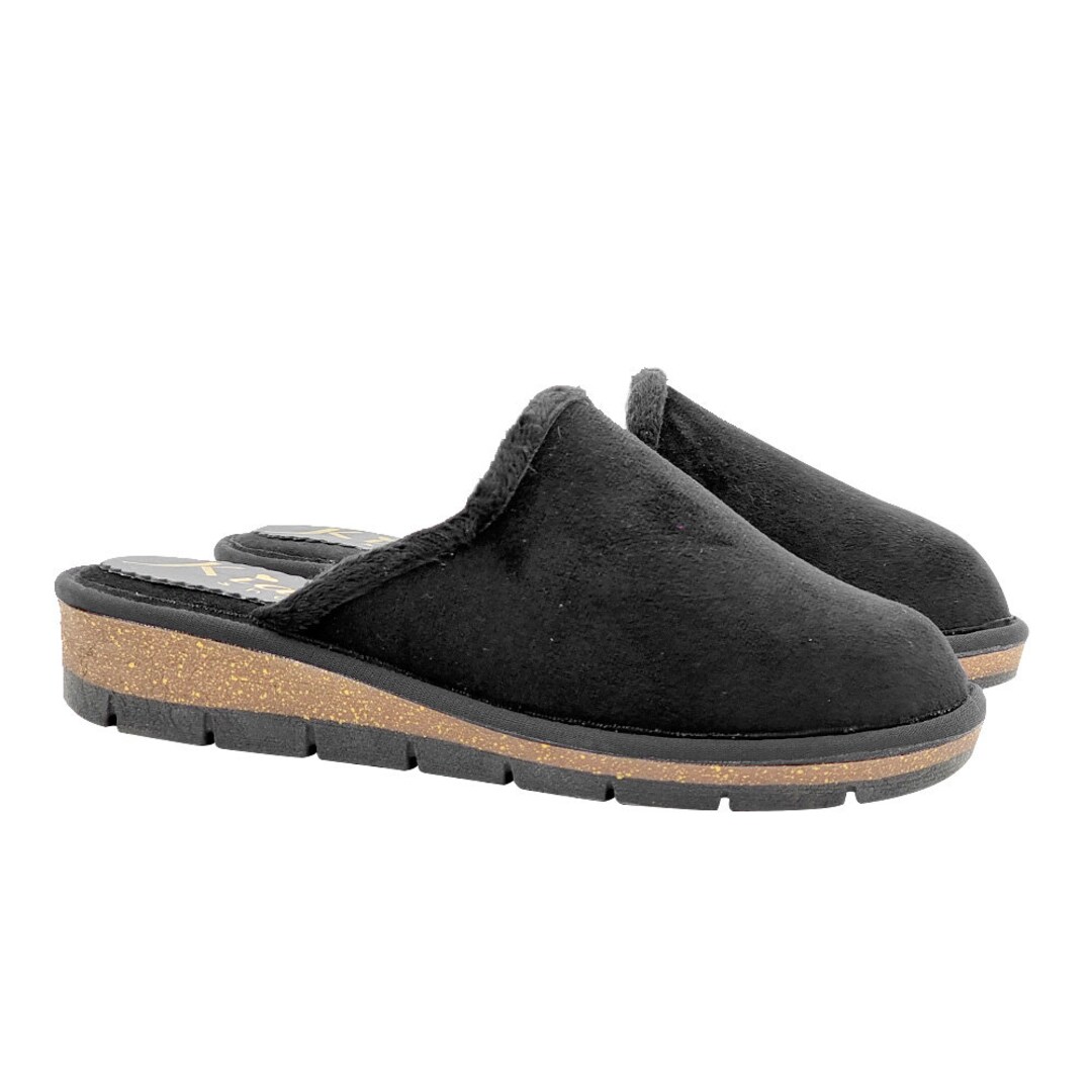 Comfortable Closed Black Winter Woman Slippers Made in Italy
