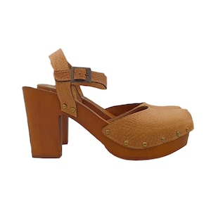Woman&#39;s sandals in caramel color leather with adjustable strap Made in Italy - MY134 CARAMELLO