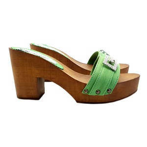 Clogs with jewel accessory and comfy heel - G5505 VERDE