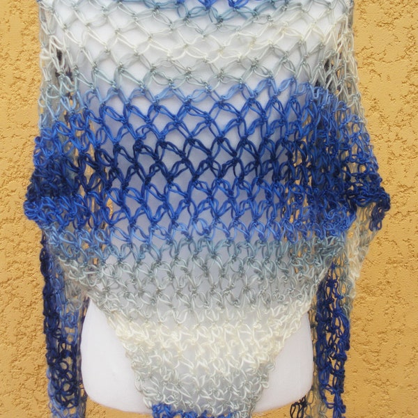 Châle, écharpe, étole, chèche, foulard triangle, tour de cou, chauffe épaules, fait main au crochet dégradés de bleu