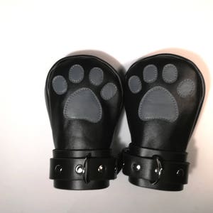 LEATHER FIST MITTS, Short Fist Mitts with Animal Pads.