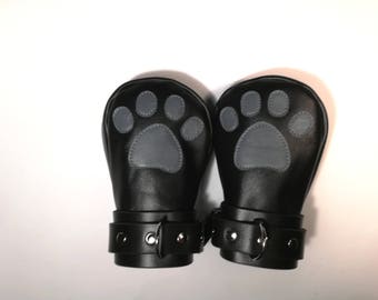 LEATHER FIST MITTS, Short Fist Mitts with Animal Pads.