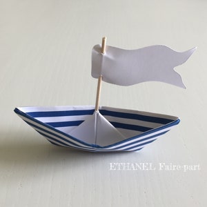 porte nom bateau origami, bateau rayures bleu et blanc, mariage marin
