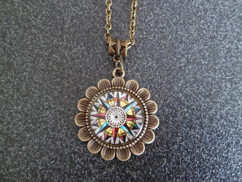 Collier Bronze La Rose Des Vents Et La Fleur