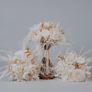 Ivory Sola Wood Flower and Preserved Roses/Bouquet with Baby&#39;s Breath/Bridal Bridesmaid bouquet/White Bouquet Boho/Pampas Grass bouquet/