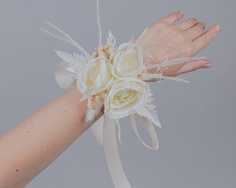 Ivory/Beige Flower Wrist Corsage/Dried flowers Wedding/Ivory mother Wrist Corsage/Flower Bracelet/Corsage Bracelets/Classic wedding/prom/