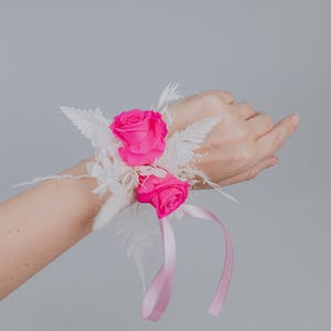 Fuchsia Hot Pink White wrist corsage/Mother corsage/Pink and White wedding/Dried flowers Wedding/Flower Bracelet/Corsage Bracelets for prom/