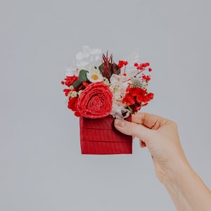 Red pocket boutonniere/white and red wedding/Dried pocket boutonniere/Set hair comb and pocket boutonniere/Rustic boutonniere/Grooms flowers