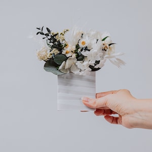 Eukalyptus Tasche Boutonniere / weiße Tasche Boutonniere / Wilde Blumen Boutonniere / Bräutigam Blumen / Taschenblumen / Trauzeugen Boutonniere /