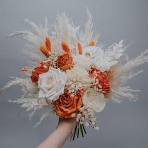 Bouquet de mariée orange brûlé en terre cuite avec pampas ivoire/fleurs de mariage rustique bohème/bouquet de mariage automne champêtre/bouquet de demoiselle d'honneur/