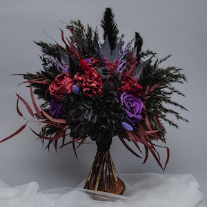Gothic Wedding Black Burgundy Purple Bouquet/Dark Bridal Bouquet/Halloween Alternative Wedding Flowers/Moody wedding/Bridesmaid bouquet/
