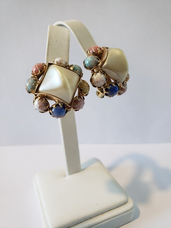 Vintage Confetti Lucite, Clip On Earrings Pearles… - image 2