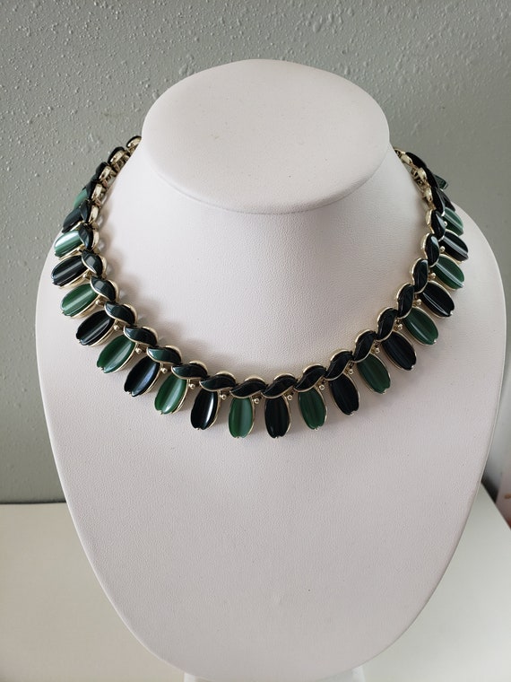 Vintage Lisner Necklace 2 Tone Green Thermoset Gol