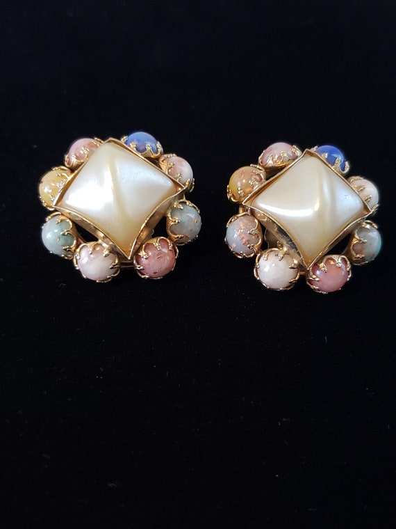 Vintage Confetti Lucite, Clip On Earrings Pearles… - image 8