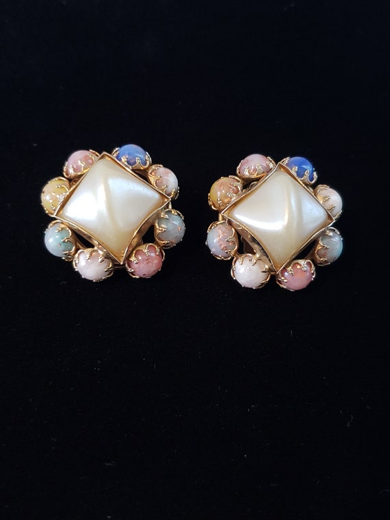 Vintage Confetti Lucite, Clip On Earrings Pearles… - image 6