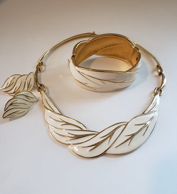 Vintage Monet Necklace Set, Cream And Gold Tone E… - image 1