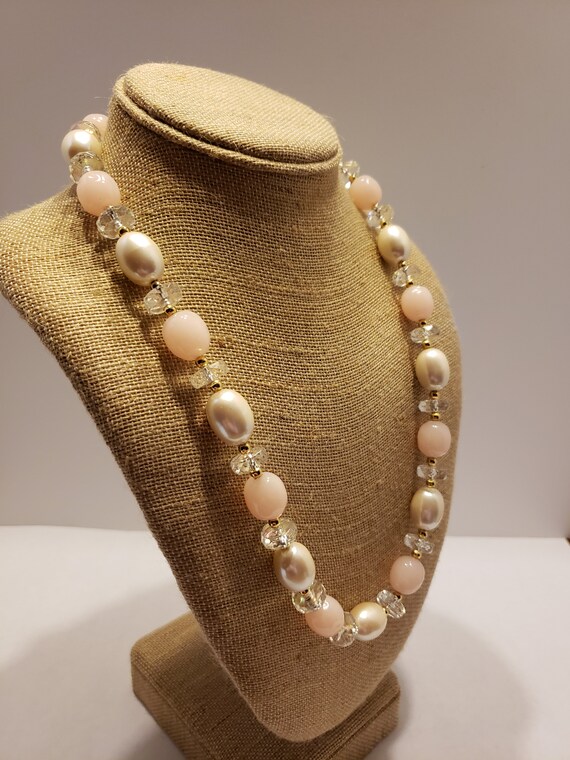 Vintage Trifari TM Faux Pearl Necklace Pink And W… - image 3