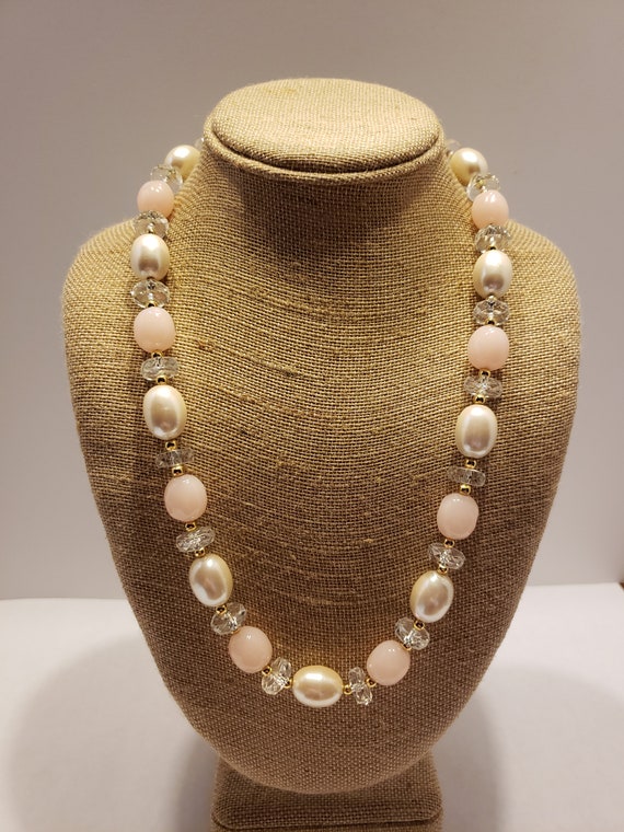 Vintage Trifari TM Faux Pearl Necklace Pink And W… - image 6