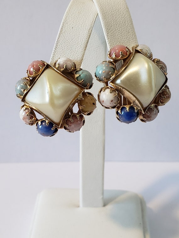 Vintage Confetti Lucite, Clip On Earrings Pearles… - image 1