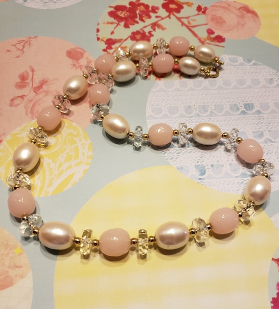 Vintage Trifari TM Faux Pearl Necklace Pink And Wh